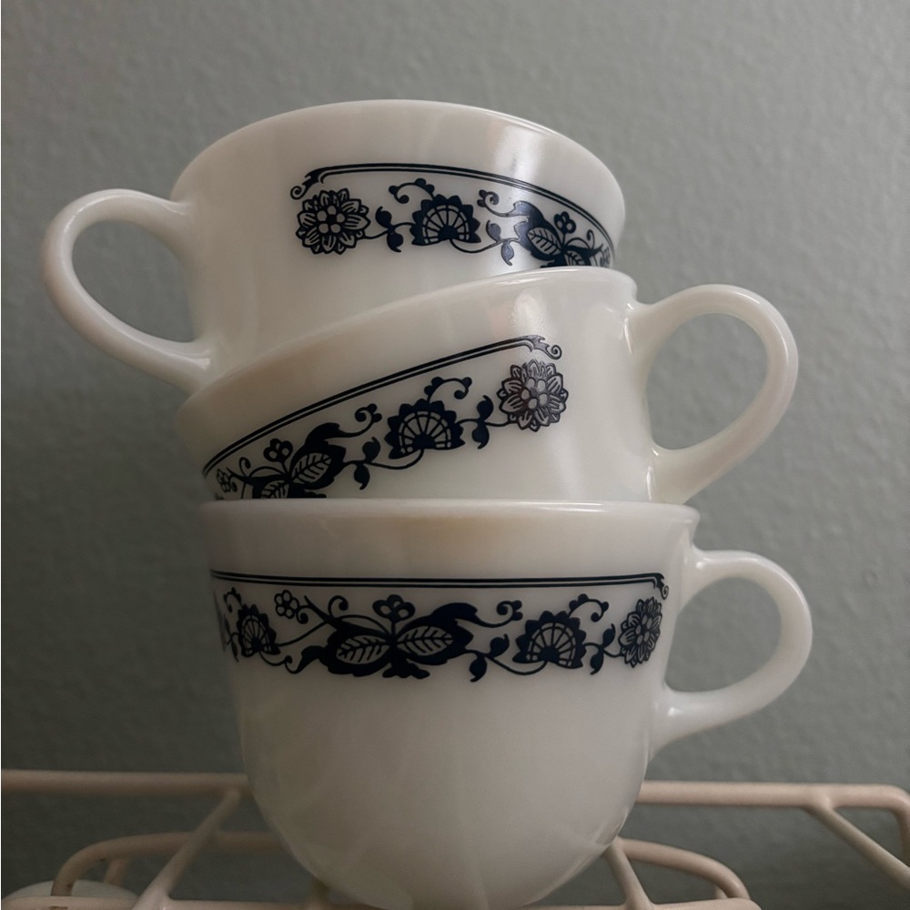 Vintage Corelle Old Town Blue 3 Cups